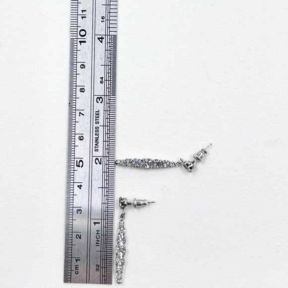 Dior - Vintage Costume Silver Tone Graduated Clear Crystal Drop Post Earrings - Picture 4 of 6